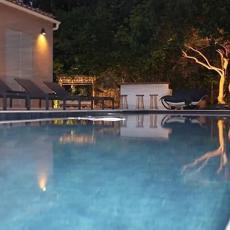 Un Paradis Avec Piscine Au Coeur Du Village * كاسيس