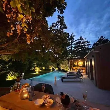 Un Paradis Avec Piscine Au Coeur Du Village * كاسيس